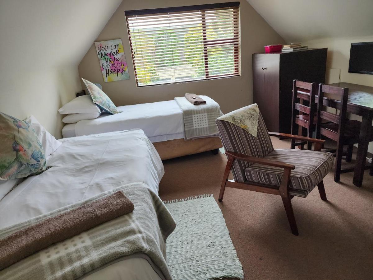 Mackenzies Accommodation イースト・ロンドン エクステリア 写真